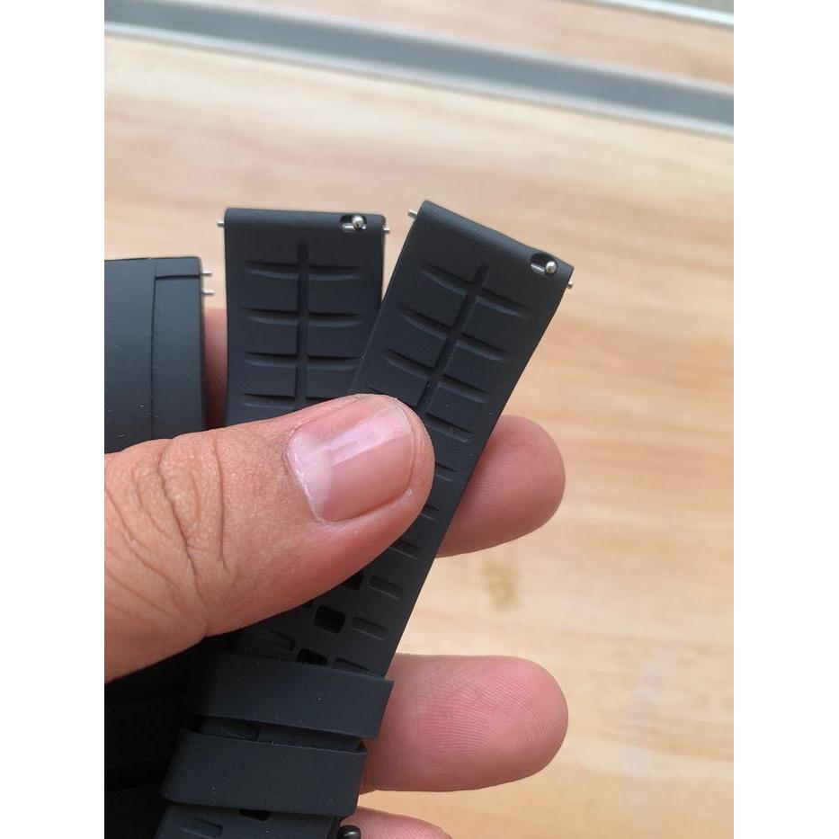 STRAP TALI TANGAN SILIKON LEMBUT MELENGKUNG HITAM 20MM