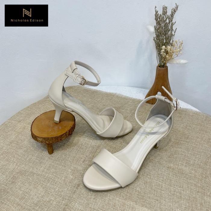 5iyp- Nicholas Edison Heels Riesa 2 Sepatu Peep Toe Hak Tinggi Sedang Tali Kait Emas Pesta