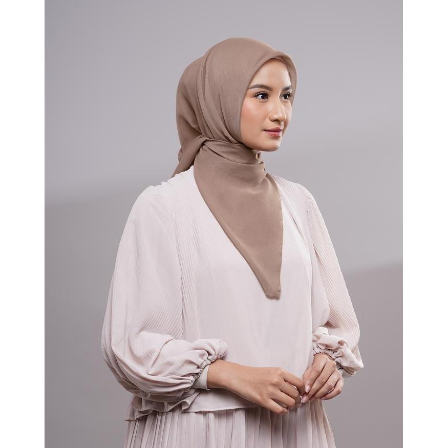 Plain Paris Napocut (Segi Empat) Jilbab Simple