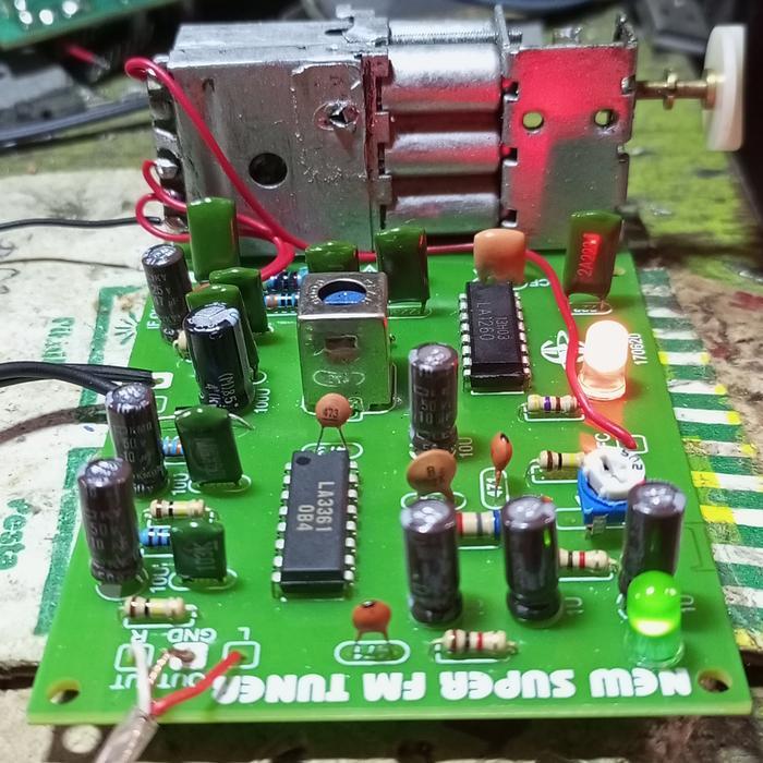 RADIO TUNER FM STEREO