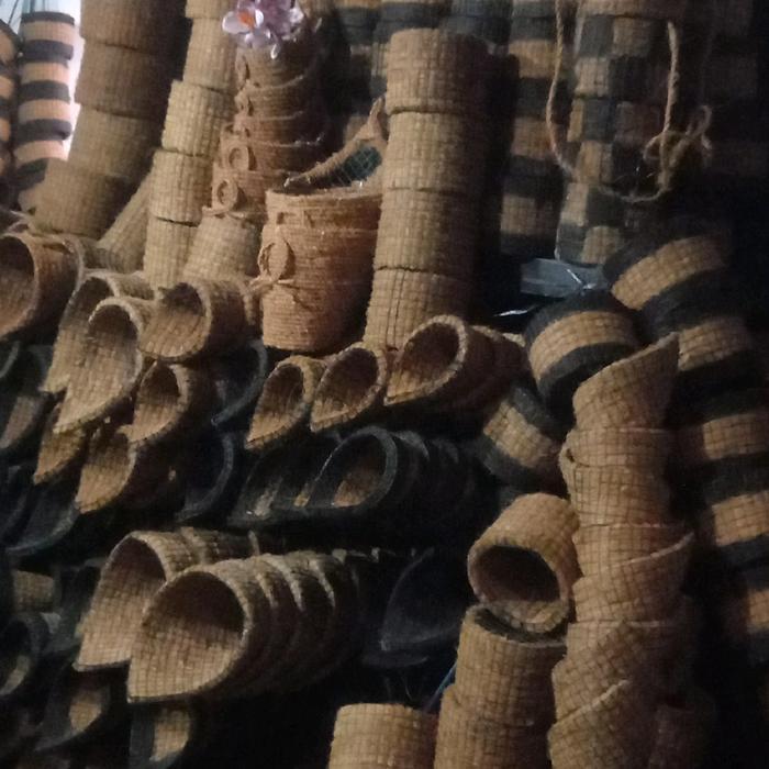 Mrono_Mrene Paket 8 Pcs Pot Anggrek Tempel Dinding Serabut Kelapa Kombinasi Ijuk Aren Bunga Plastik