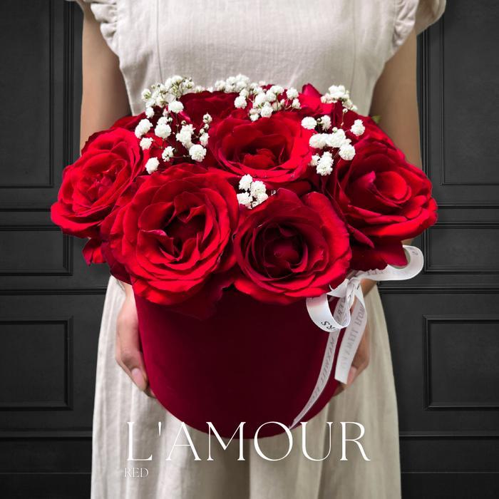 Rounded Box Velvet Red Roses - Maxwell Flowers