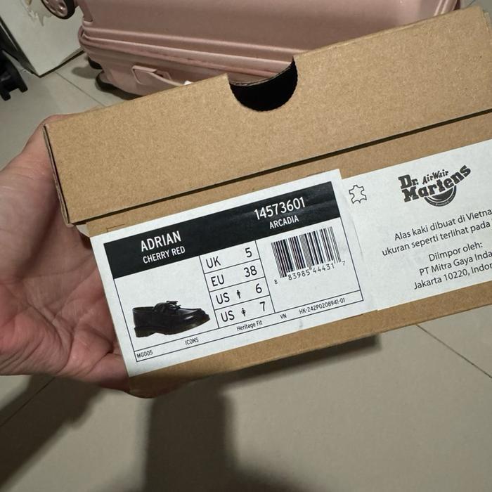 DR. MARTENS DOCMART ADRIAN TASSEL CHERRY RED