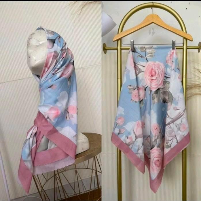 Hijab Segi Empat Voal Motif Sublime Kode 252 Bunga Pink Biru Muda