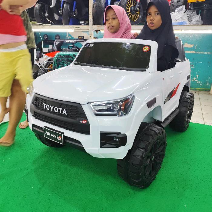 Mainan Mobil Aki Hilux Lisenced