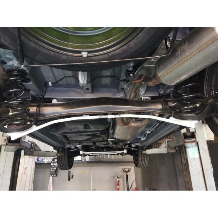 Aksesoris Swaybar Stabiliser Ultra Racing Rear Anti Roll Innova Zenix