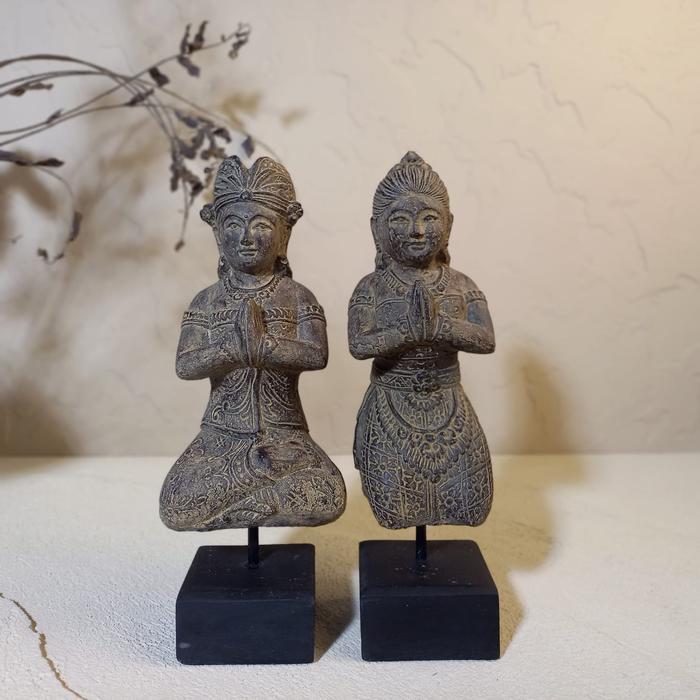 Patung Pajangan Seni Pasangan Bali Batu Antik Kado Pernikahan