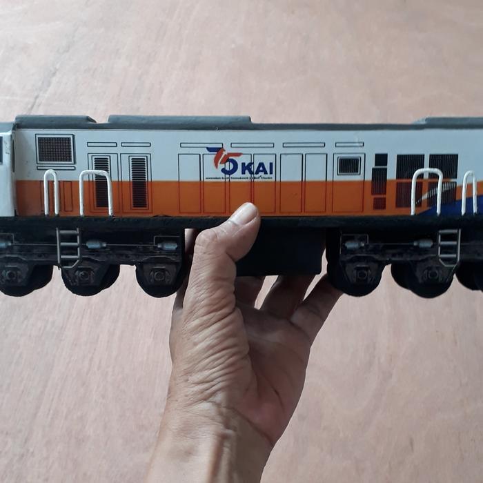 Miniatur Kereta Api Kayu - Lokomotif Seri Cc206 Kode 1051