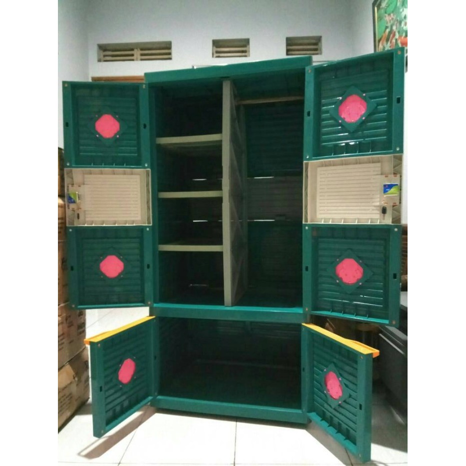 Club Lemari Plastik Gantung
