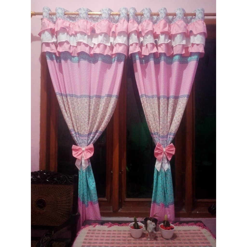 Gorden Ruang Tamu Jendela Cantik Pintu penyekat ruangan model Cincin Smokring - Hordeng motif pevita