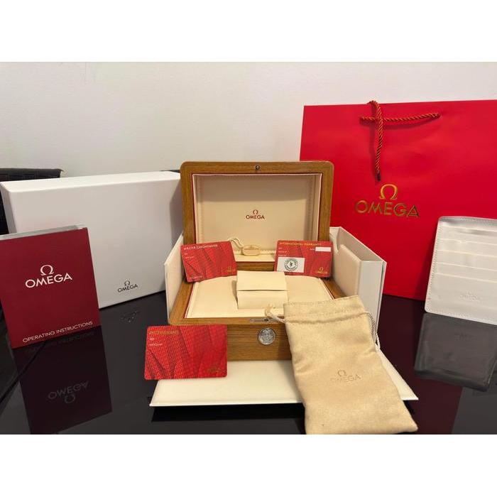 AKH WATCH BOX OMEGA ORIGINAL WOODEN BOX FULLSET LENGKAP SEPERTI DI GAMBAR
