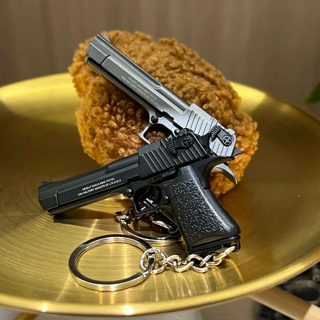 Detachable Alloy 1:4 Ratio Desert Eagle Pistol Keychain Mini Toy Gun Weapon Model Boy Backpack