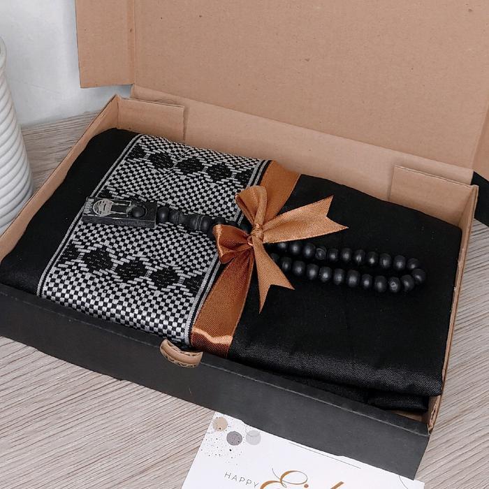 HAMPERS COWOK SARUNG SAJADAH BLACK EDITION / HAMPERS LEBARAN / KADO ULANG TAHUN COWOK MUSLIM /