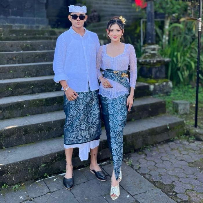 Couple Semi Songket Sembahyang Bali