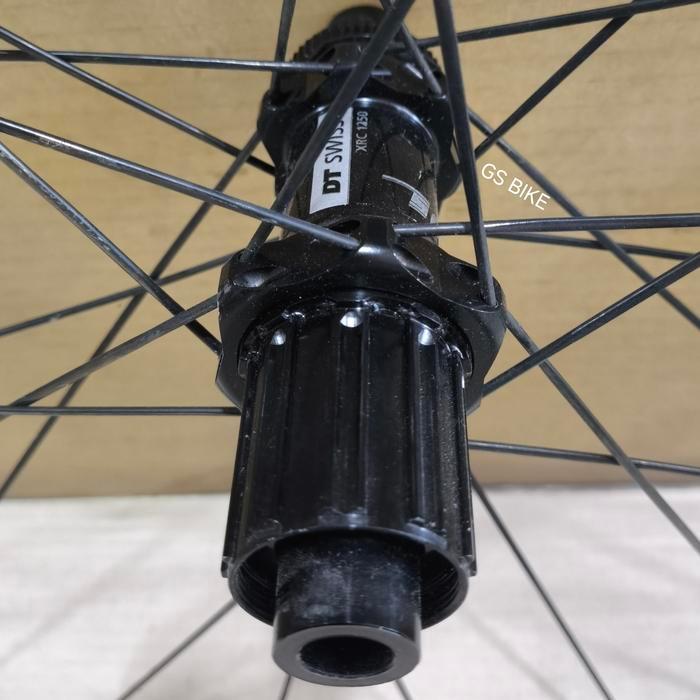 DT SWISS XRC-1250 SPLINE 27.5" CARBON DT Swiss 240 Hub Freehub Centerlock HG Ratet Wheelset Sepeda