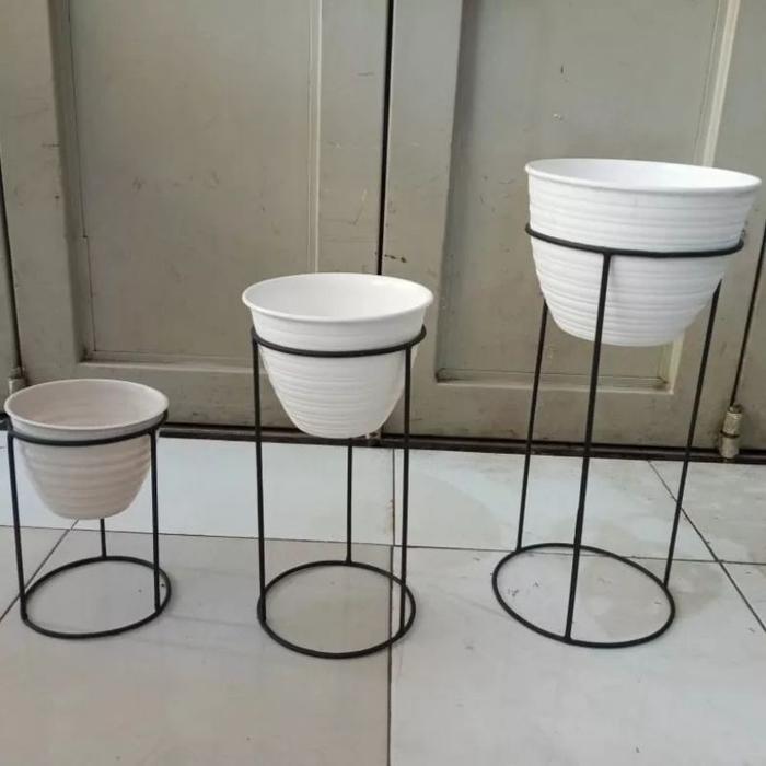 Digazsin_ Pot Bunga Besi / 1 Set Isi 3 Standing Pot Besi, Dudukan Pot Besi, Rak Pot Bunga Kaki 3 /