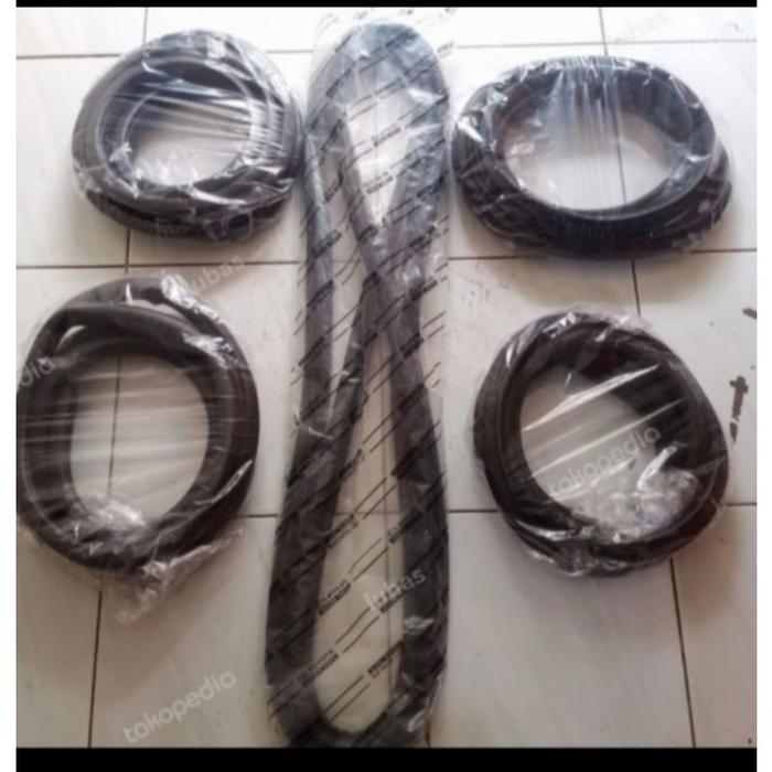 karet balon pintu karet body pintu mobil toyota daihatsu avanza xenia 2005-2018 1SET