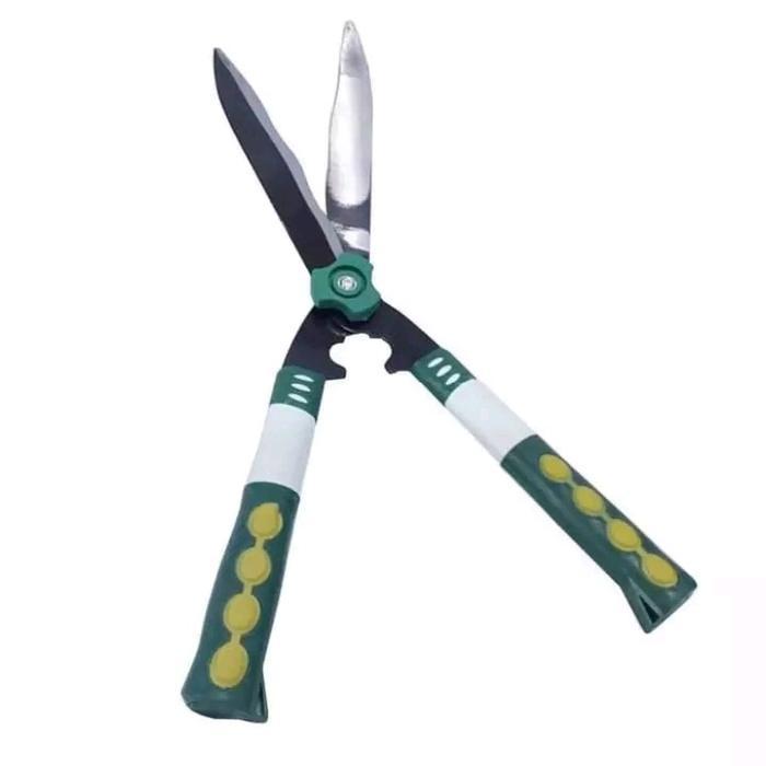 gunting tanaman atau rumput besar