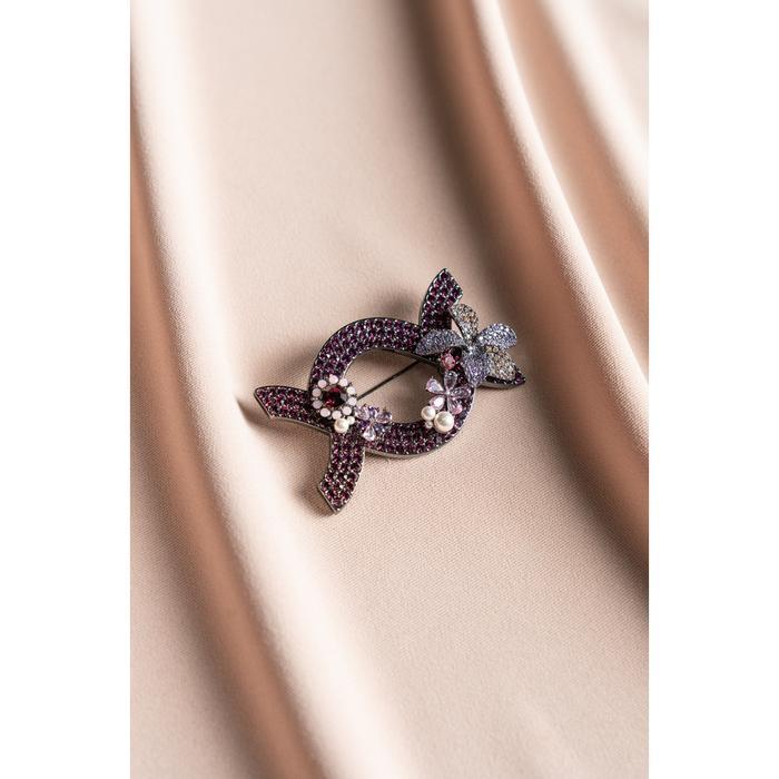 mhrr- Wearing Klamby - Clara Brooch