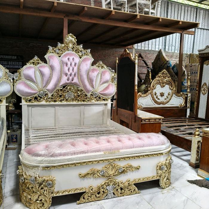 Dipan Kupu Bunga Berbahan Kayu Jati Pilihan Produksi Original Dari Jepara Desain Elegan Dan Mewah