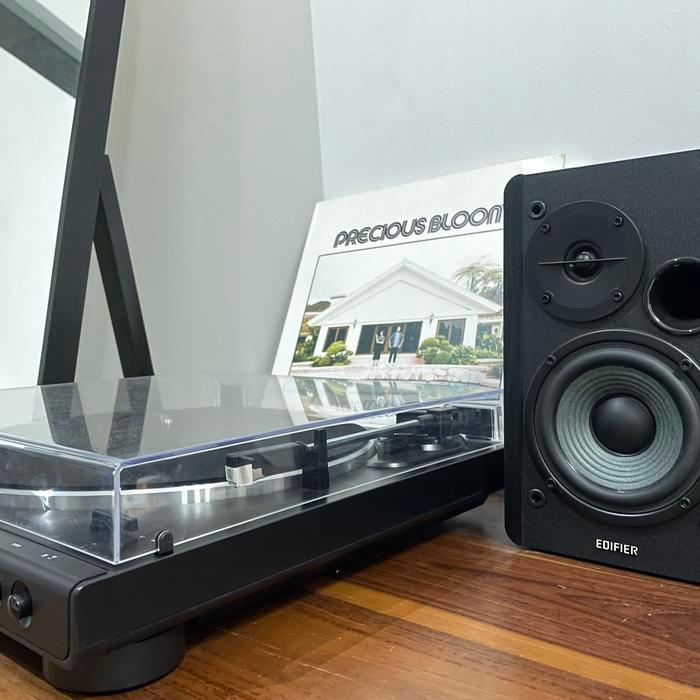 VINYL PIRINGAN HITAM PRECIOUS BLOOM ALI MALAKA BUKA HENDPHONE