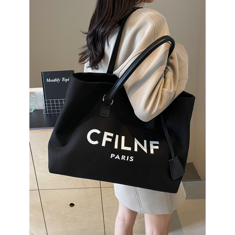 Tas Kanvas Tote Wanita Kapasitas Besar 2024 Desain Street Style Casual - Warna Putih Hitam - Ukuran 