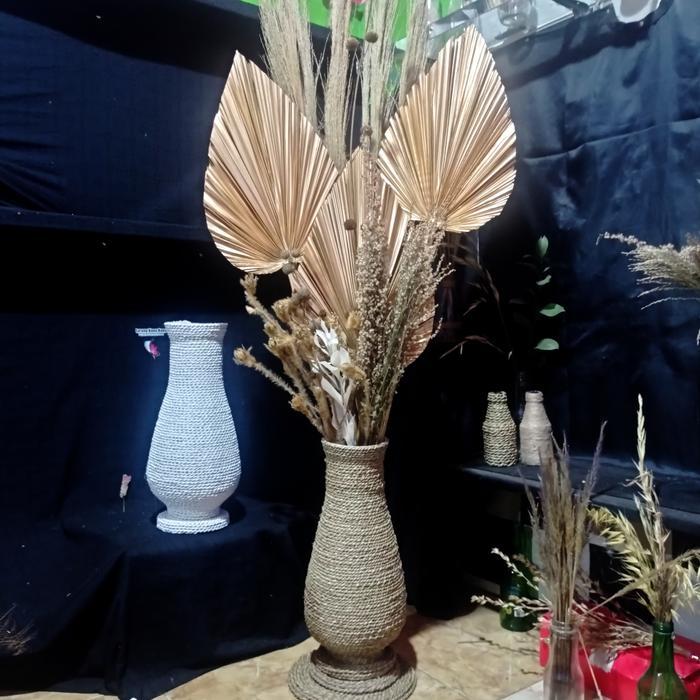 vas buket bunga rustic untuk sudut ruangan