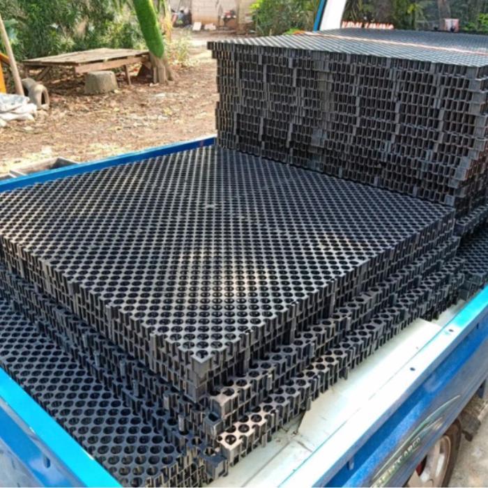 Drainase Rumput Sintetis Ukuran 100 X 100 Cm