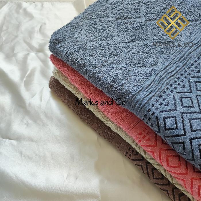 Handuk Mandi Dewasa Motif Kotak Kecil Bahan Katun Ukuran 70x140