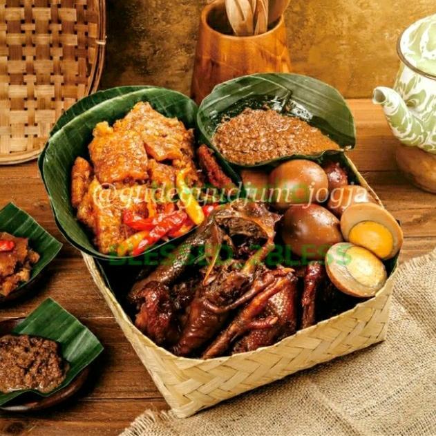 GUDEG YU DJUM paket gudeg+krecek+telur 5+ ayam 1/2 ekor
