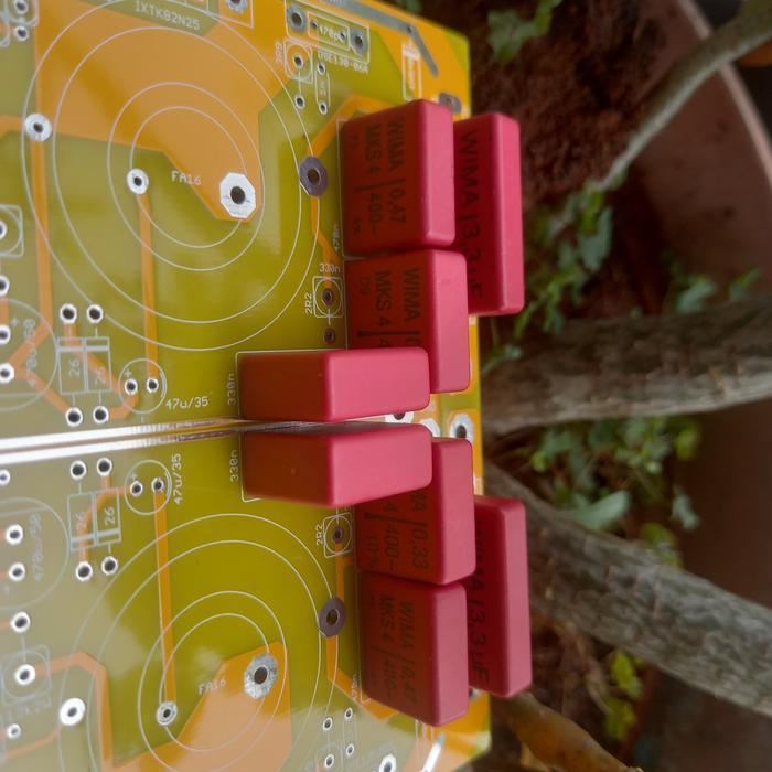 ototr- Kapasitor 330N 250V Jarak Kaki 15Mm Wima