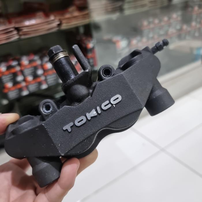Kaliper cakram depan Tokico 4 piston kanan radial pitch 108 mm