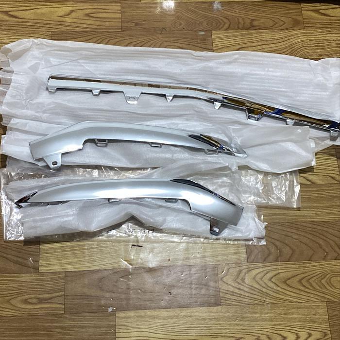 1 set (3 pcs) Front Diffuser Lips Model Standar Bumper DEPAN mercy w212 Facelift (oem)