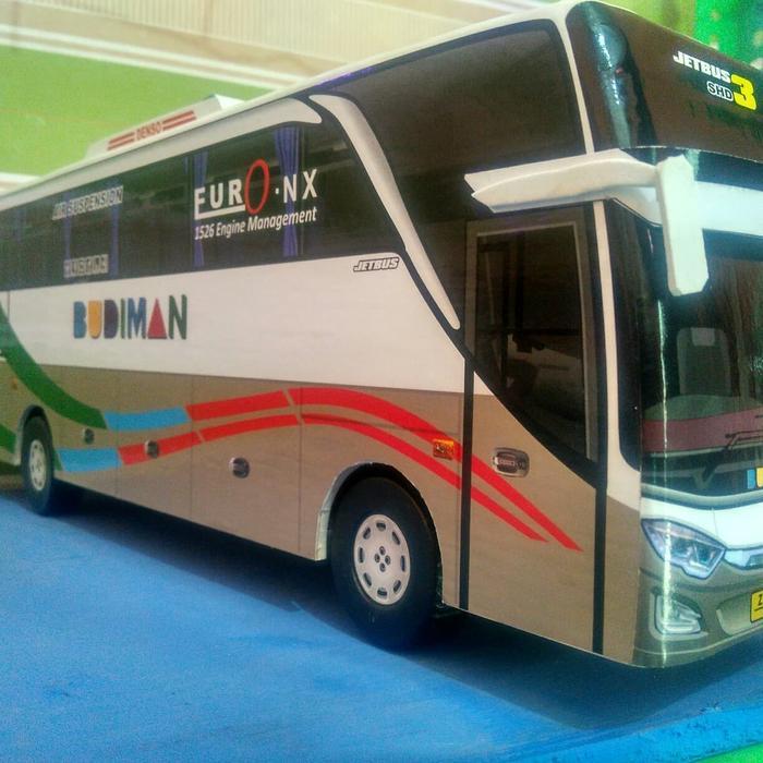 Miniatur bus bis Budiman