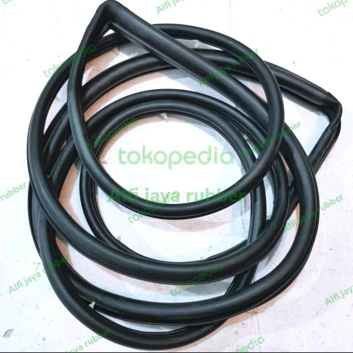 Karet Pintu Mobil Isuzu Panther Kotak