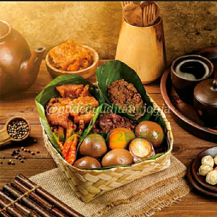 GUDEG YU DJUM (Gudeg+krecek+telur 5)