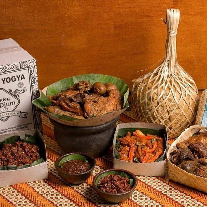 GUDEG YU DJUM PUSAT VACUM (ayam 1 ekor)