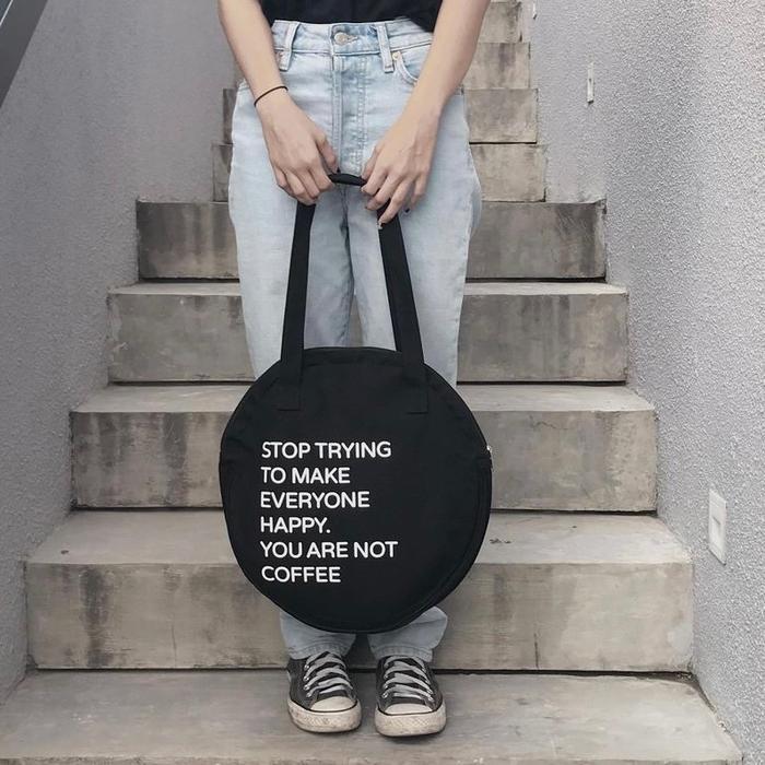 TOTEBAG BULAT CIRCLE KANVAS CUSTOM DESIGN TEBAL KUALITAS PREMIUM ZIPPER AESTHETIC TAS JINJING