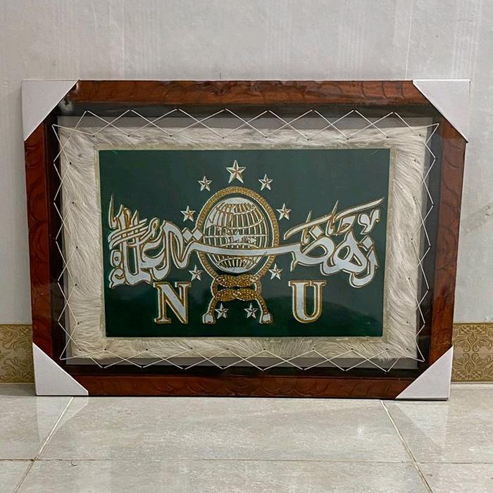 Logo Nu Jumbo Kaligrafi Kulit Kambing 70Cmx50Cm Hijau