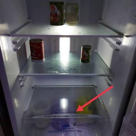 RAK TUTUP BOX SAYUR KULKAS AQUA D270