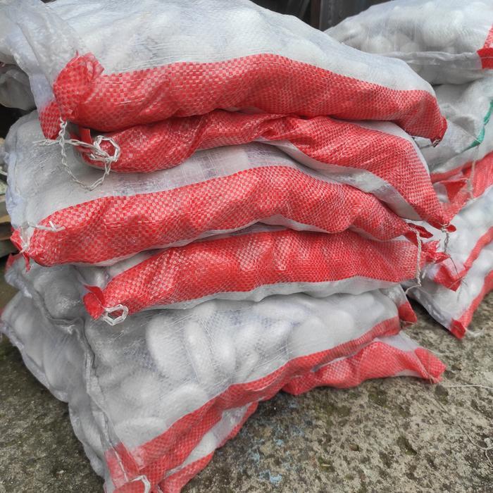 Batu koral putih 1 karung / batu taman