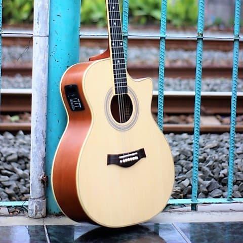 Terlaris Gitar Akustik Elektrik Taylor Jumbo Natural Eq Lc Tuner