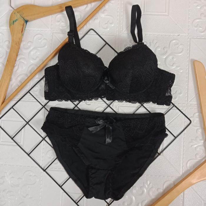 Yosero Bra Set BH + CD Berkawat Busa Sedang Kait 3 Bra Push Up