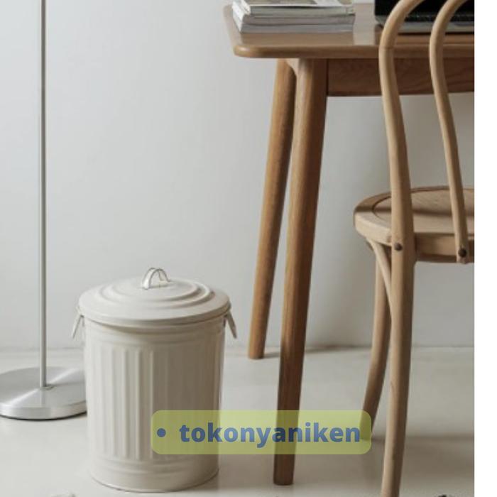 Tempat sampah / tong sampah / Tempat sampah tertutup