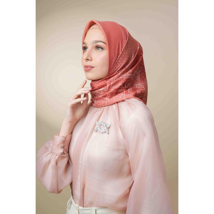 dowg- Wearing Klamby - London Scarf