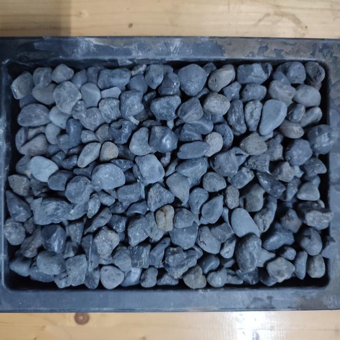 Batu Hitam Alor Bali (Batu Alam Koral Sikat Pekat Carport Lantai Garasi Hias Taman)