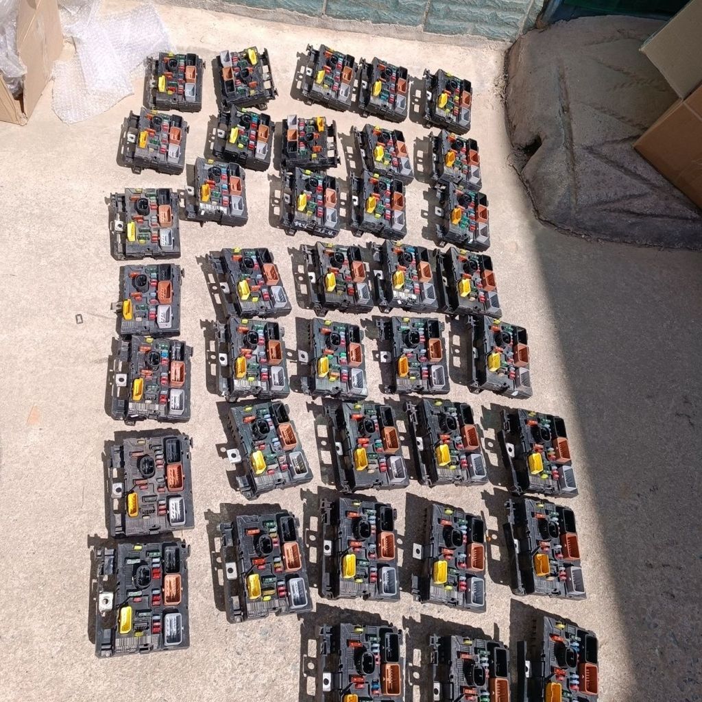 Used Genuine Bonnet Fuse Box Unit Assembly Bsm L04=L11For Peugeot 307 308 408 Citroen C4