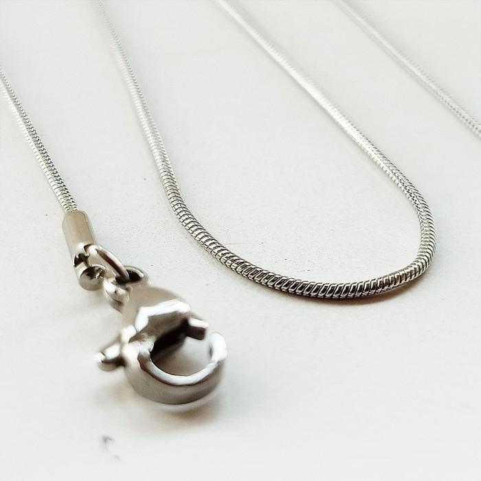 05kq- Kalung Titanium Vee Model Belut Ular Bulat 50Cm - Kalung Pria Wanita