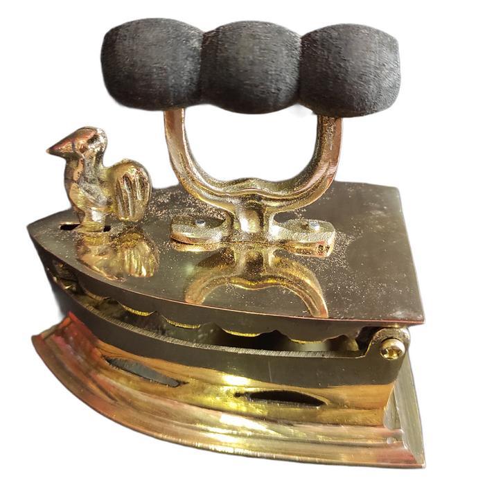 Miniatur Pajangan Dan Asbak Setrika Uap Kuno Kuningan