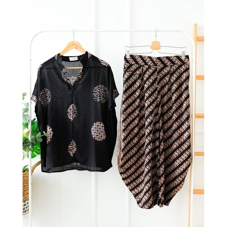 ONE SET TOP HITAM CREAM PIRINGAN BATIK SETELAN KANTOR FORMAL WANITA